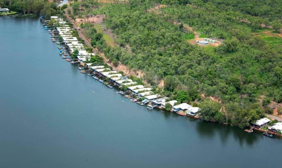 Rumah Surgah On Lake Bennett Villa Exterior photo